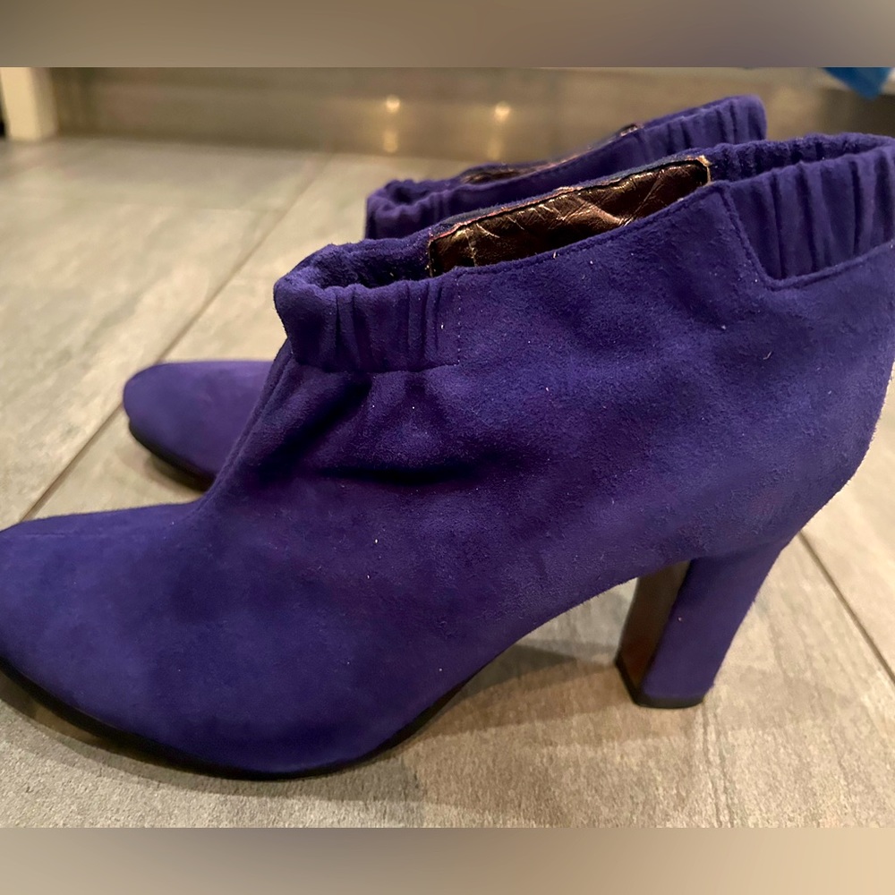 Sam Adelman purple suede booties. Size 7.5.